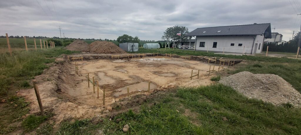 Tyczenie fundamentów budynku wielorodzinnego – Gniezno